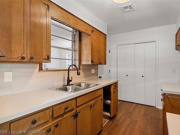 4th image of 617 N Harriet St