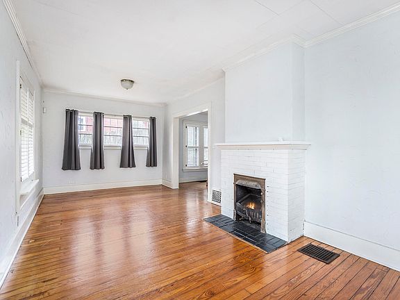 3rd image of 2322 Hillside Pl