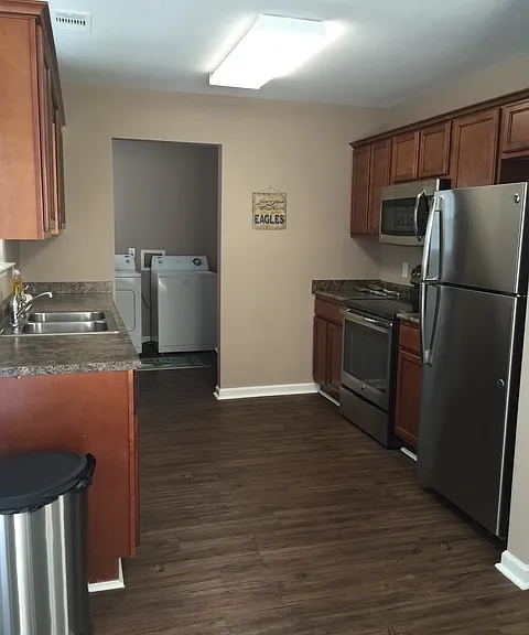 195 Herschel Dr — Photo 13
