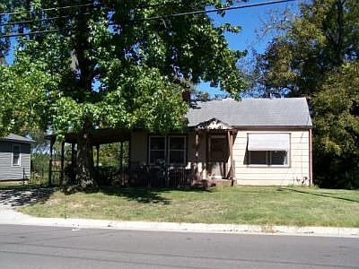 1st image of 834 Missouri Ave