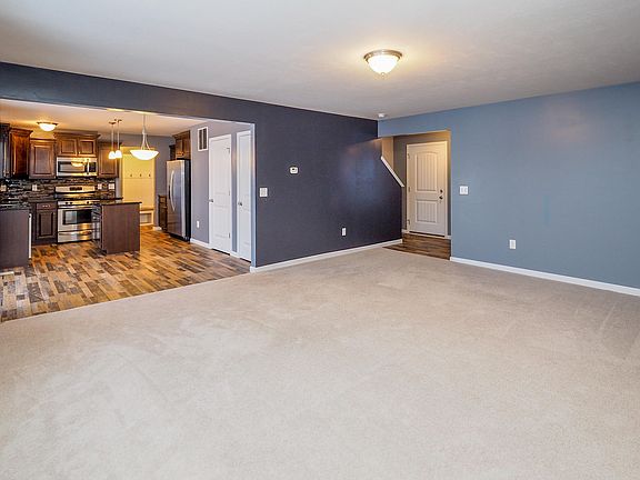 4th image of 58638 Silvergrass Ave
