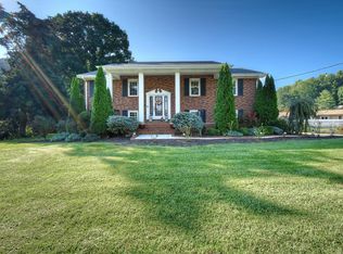 2304 Birdie Dr, Elizabethton, TN 37643