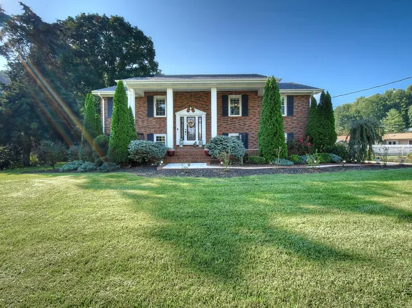 2304 Birdie Dr, Elizabethton, TN 37643