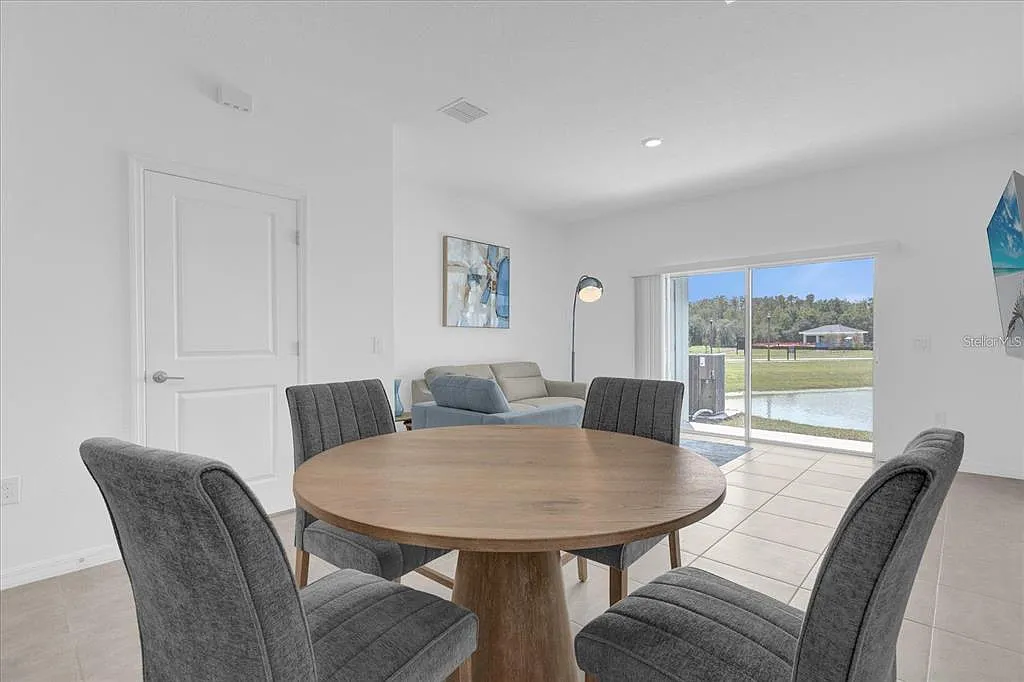 3 bed, 2.5 bath, 1275 sqft, $2,000 — Photo 3