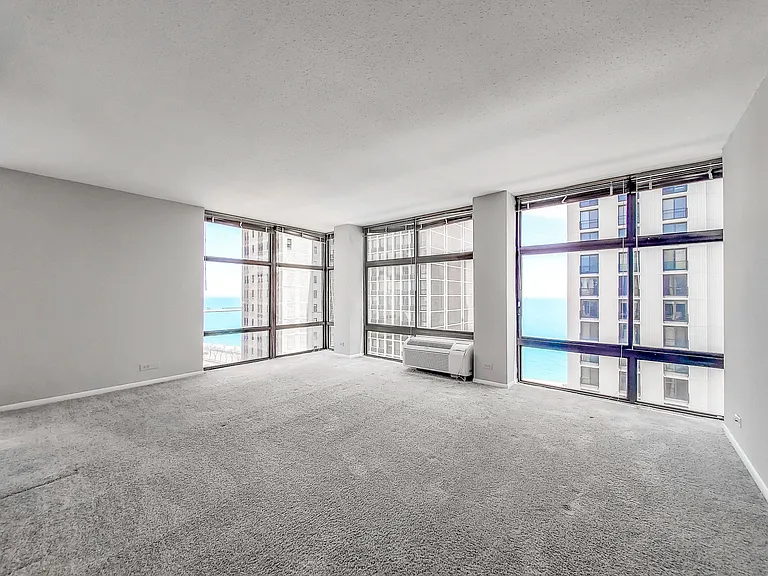65 East Scott — Photo 25