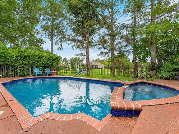 2nd image of 1726 TREEHAVEN Court