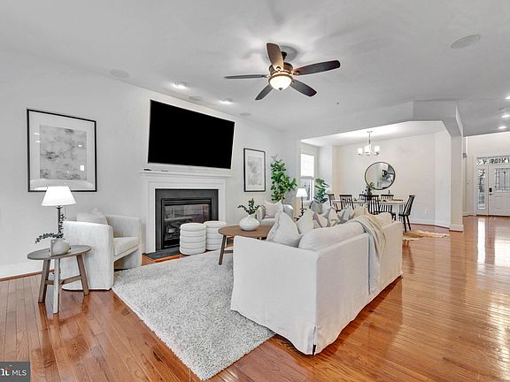 3rd image of 411 Kosmill Dr