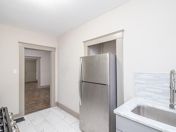 3rd image of 2714 Price Ave #1