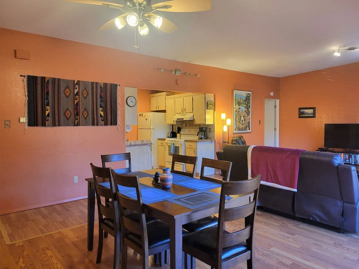All Bills Paid!! Flexible Lease Terms! Fully Furnished Condo In Alto — Photo 1