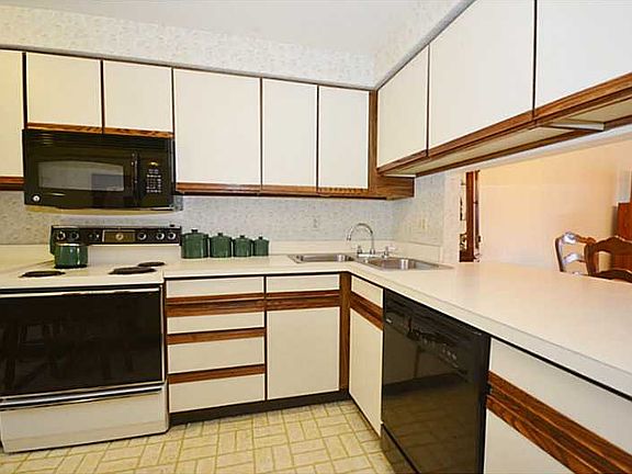 4th image of 5216 Lantern Hill Dr