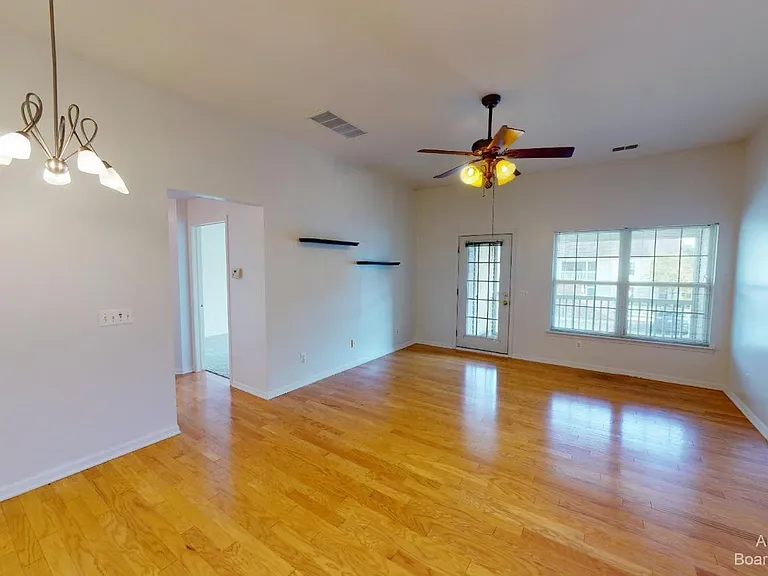 2795 S Knightsbridge Cir — Photo 6