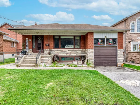 65 N Park Dr, Toronto, ON M6L 1K4