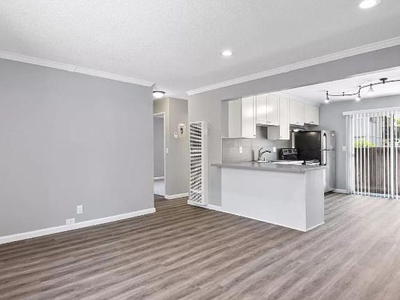 4th image of 39 Sherland Ave #B