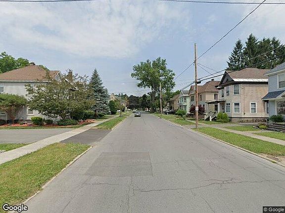 Exterior Neighborhood (street photo)