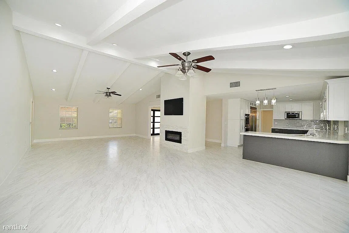 5 bed, 4.0 bath, 3741 sqft, $15,000 — Photo 2