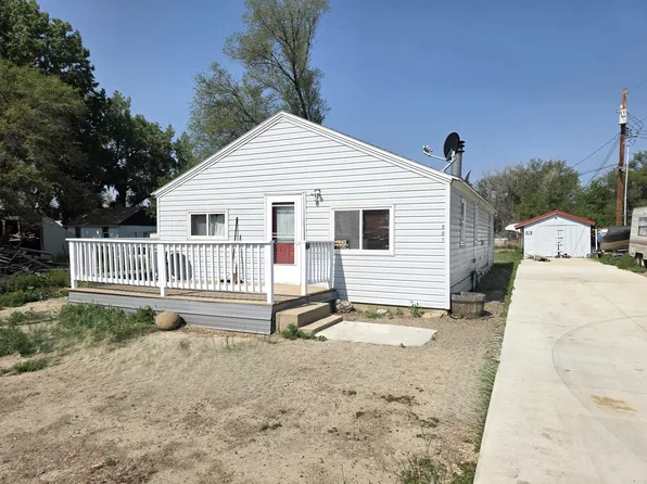 807 Mobile Ave W, Glendive, MT 59330
