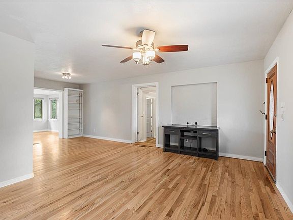 5th image of 824 Governors Dr