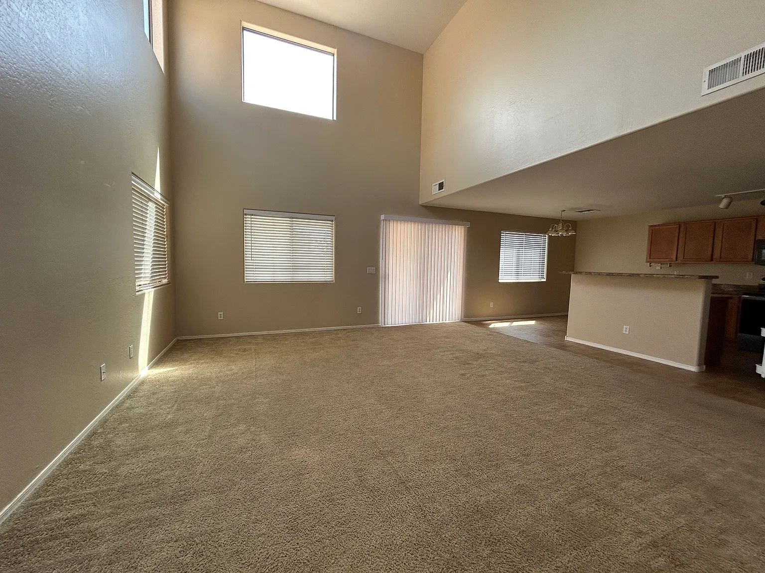 4 bed, 1860 sqft, $1,700 — Photo 3