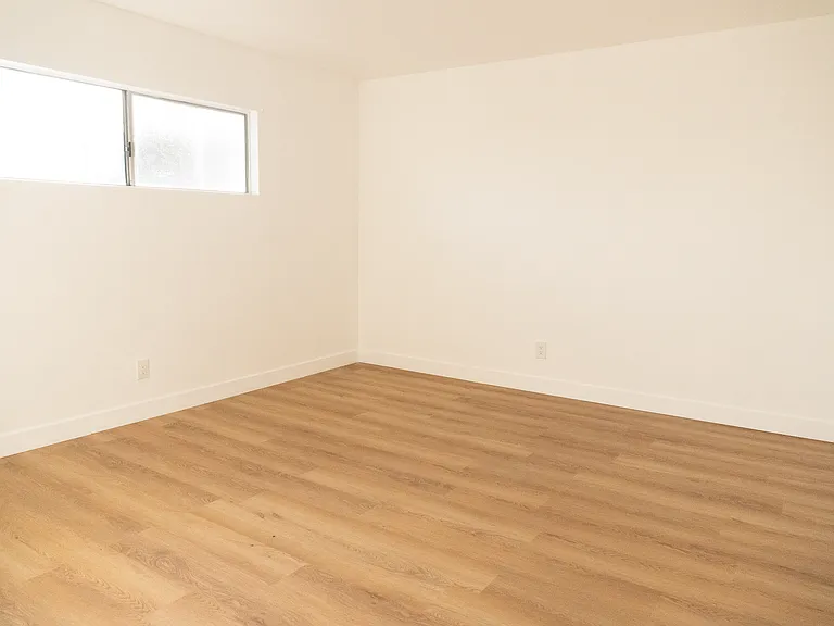 15944 Vermont Ave #19 — Photo 9