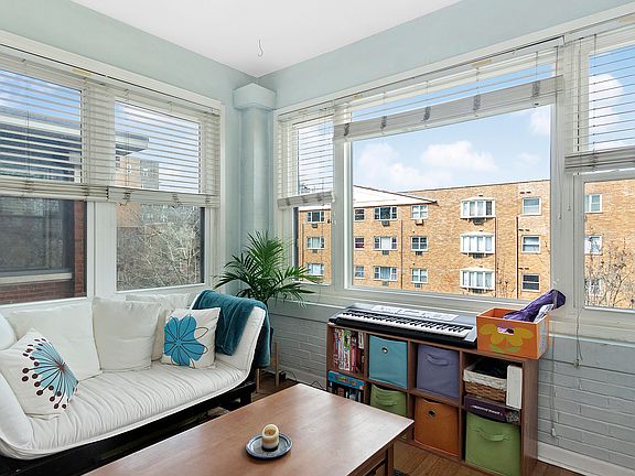 4th image of 5927 N Kenmore Ave APT 3