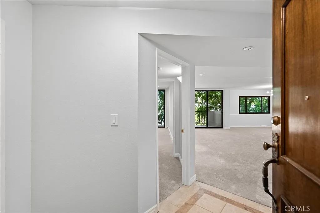 3 bed, 2.5 bath, 1671 sqft, $4,995 — Photo 3