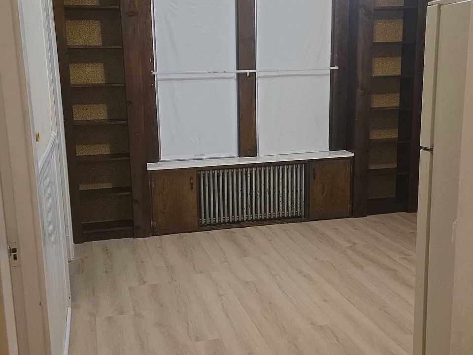 1st image of 16 Collins St #14