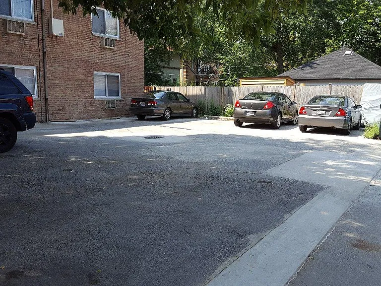 1420 W Estes Ave #2D — Photo 3