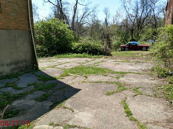 2nd image of 983 Burton Ave #985