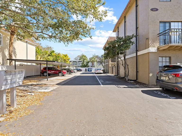 208 S Habana Ave #208B — Photo 34