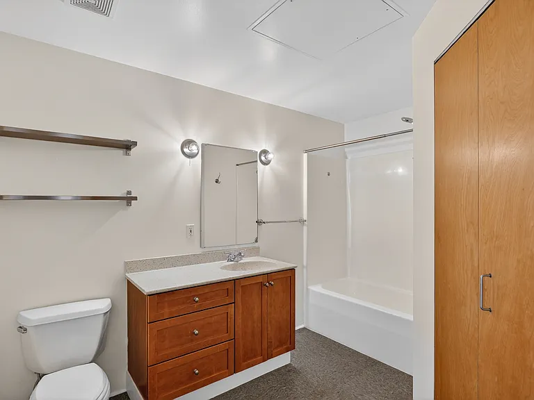 1420 NW Lovejoy St #524 — Photo 19