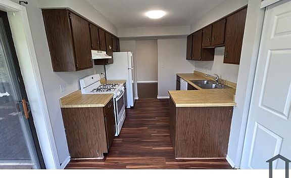 3rd image of 871 Cross Creek Ct APT D