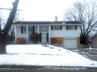 1715 Kent Rd, Hoffman Estates, IL 60169