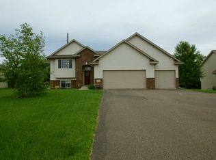 11930 N Meadow Curv, Lindstrom, MN 55045