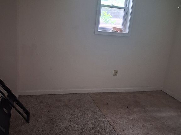 3rd image of 6216 Quebec St #Basement