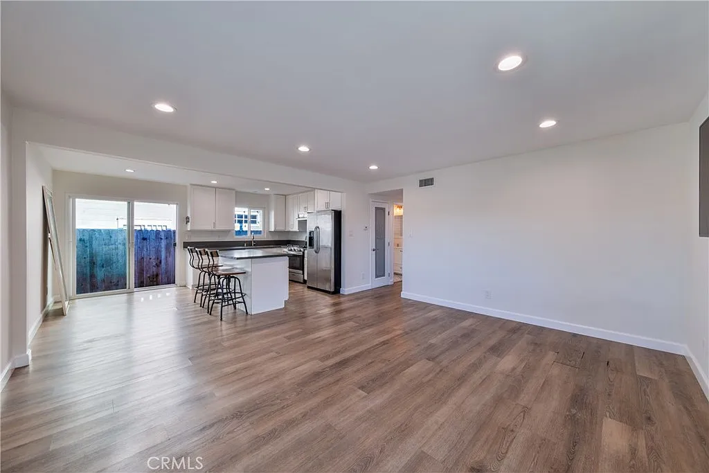 3 bed, 1179 sqft, $3,600 — Photo 2