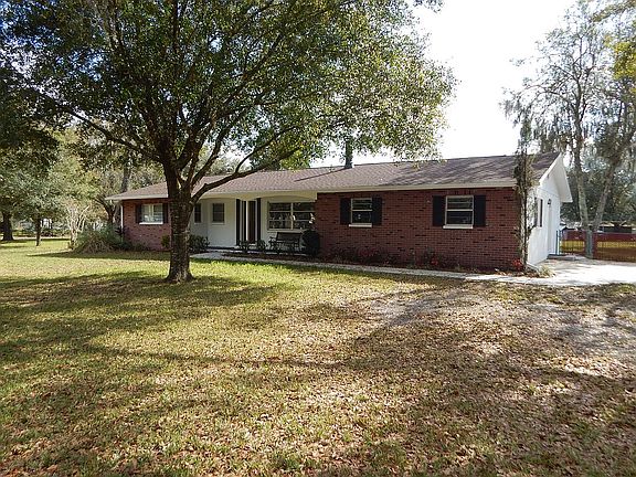 Drive way view of house