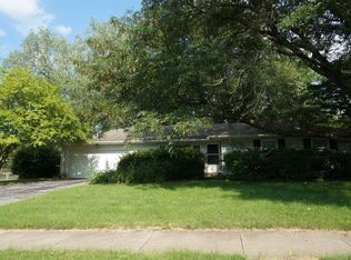 806 Woodridge Dr, Rockford, IL 61108