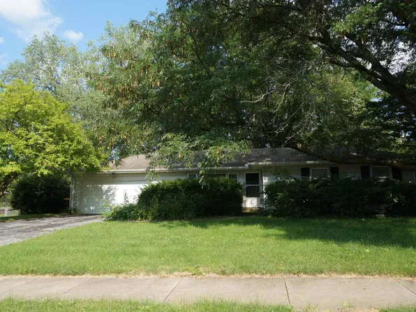 806 Woodridge Dr, Rockford, IL 61108