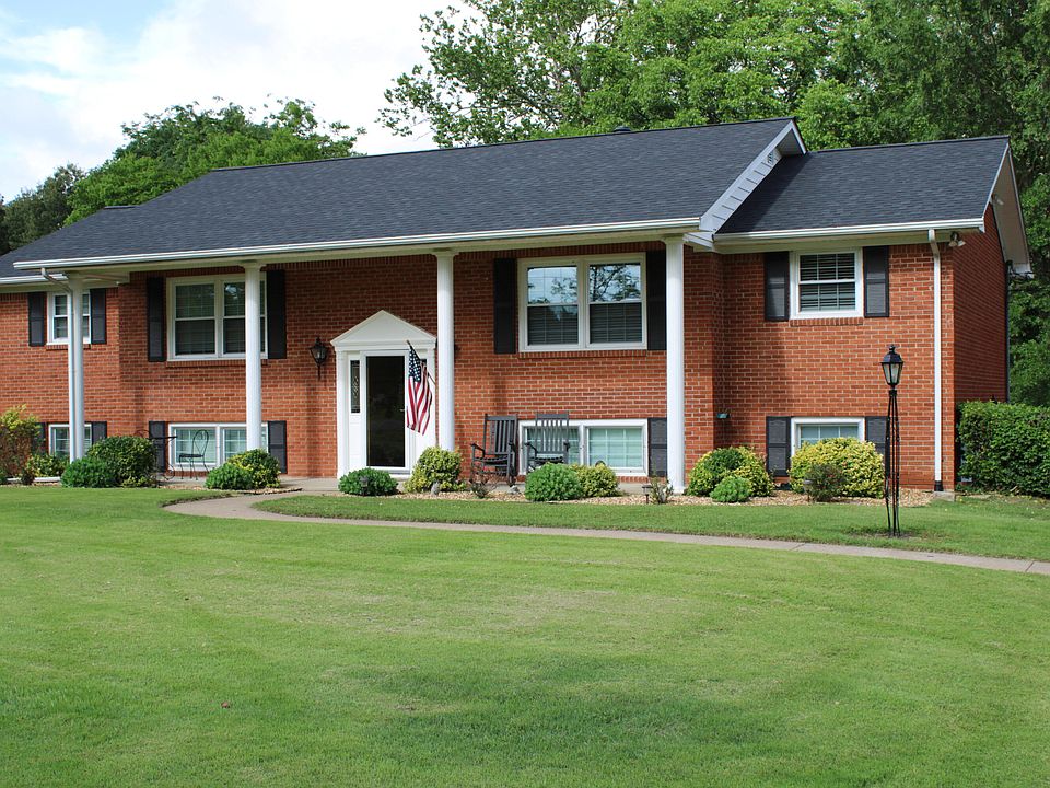 1st image of 204 Pepper Ln