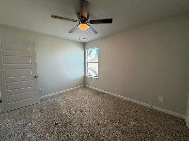 466 Emma Dr — Photo 16