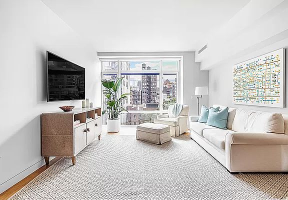 2nd image of 151 W 20th St #9E