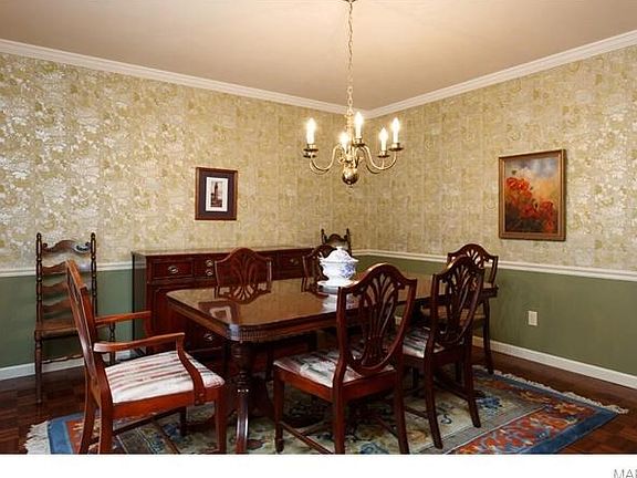 Formal dining room large enough for the while famly!  Crown molding, chair rail and hardwood flooring.