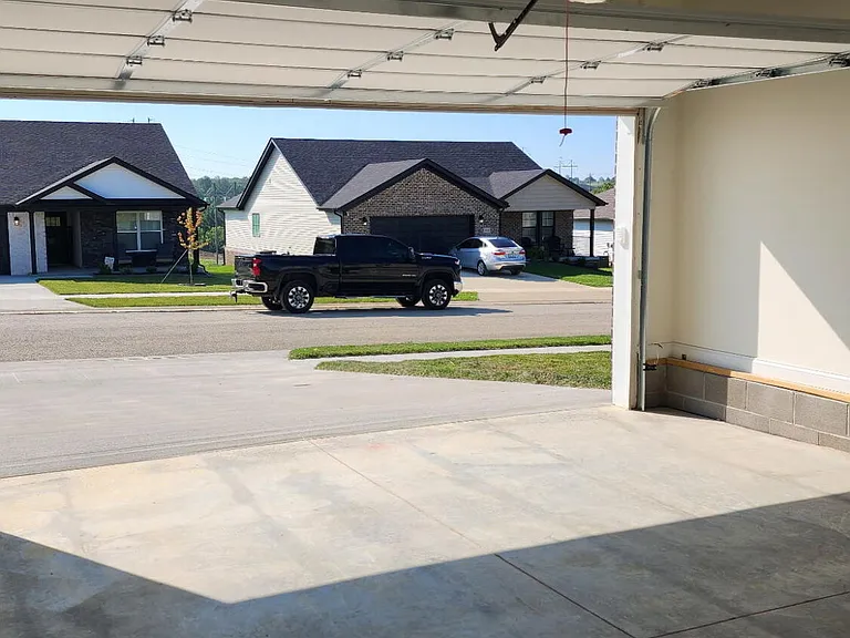929 Olympic Ct — Photo 32