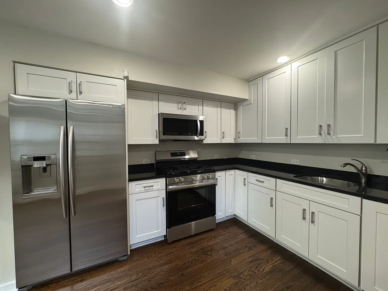 3 bed, 2.5 bath, 1700 sqft, $4,000 — Photo 4