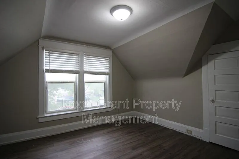 2 bed, 1.0 bath, 880 sqft, $850 — Photo 3