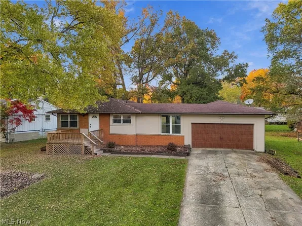 7597 Venice Heights Dr NE, Warren, OH 44484