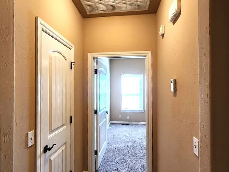 13705 & 13707 Oxford Dr — Photo 21