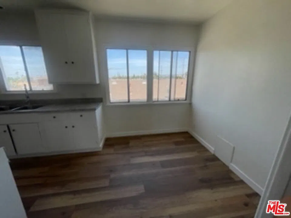 2 bed, 1.0 bath, 950 sqft, $2,450 — Photo 3