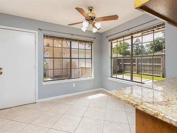 5th image of 3926 Oak Gardens Dr