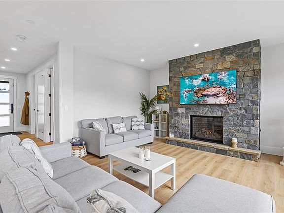 2nd image of 150 Cabot Ct
